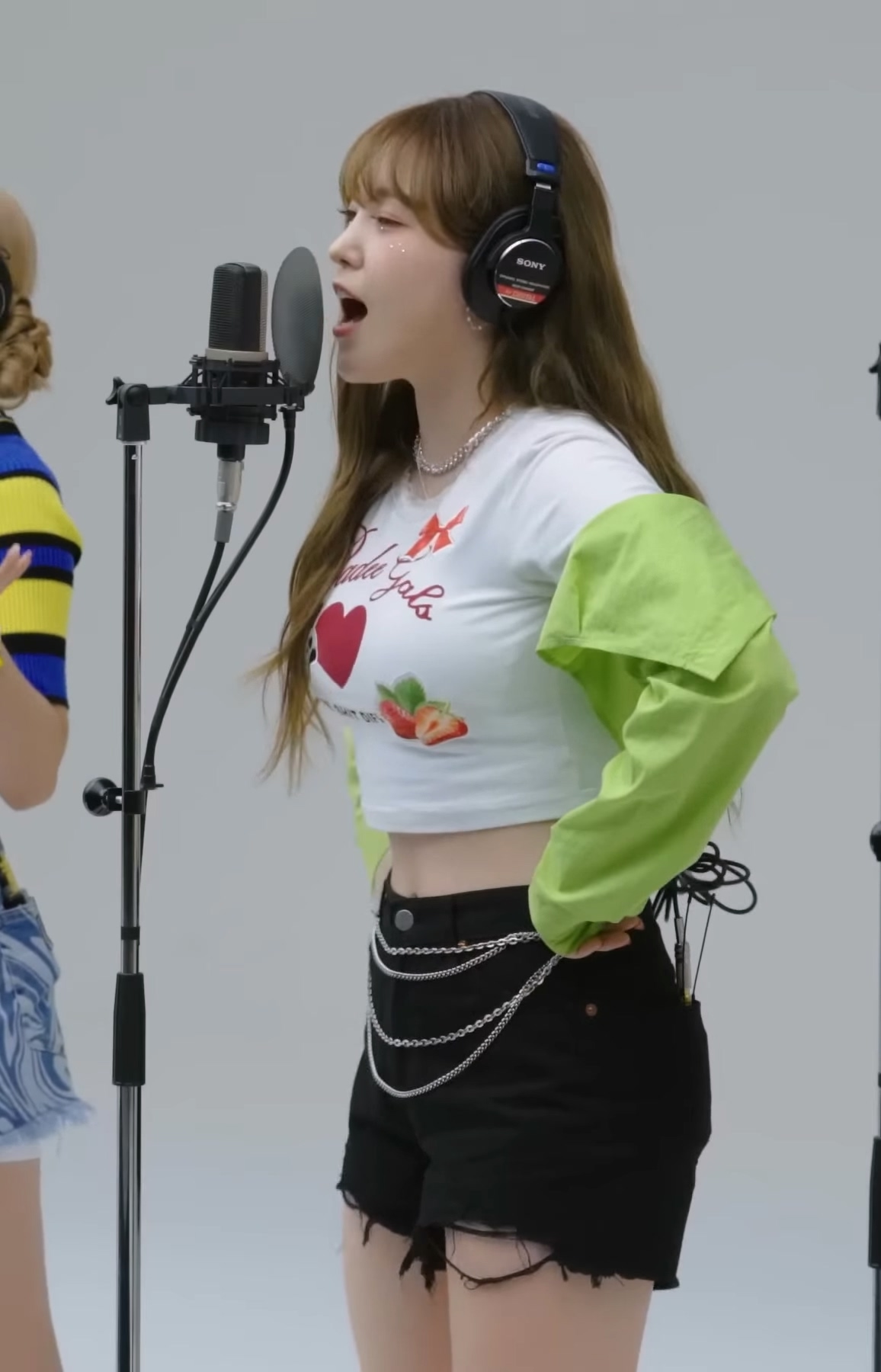 아이돌-idol-kpop-가슴-가슴골-슴골-boobs-cleavage-midriff-엉덩이-엉밑-엉밑살-butt-섹시-몸매-body-sexy-허벅지-thighs-도끼-cameltoe-nsfw-legs-cheeks-케플러-김채현-kepler-kim-chaehyun