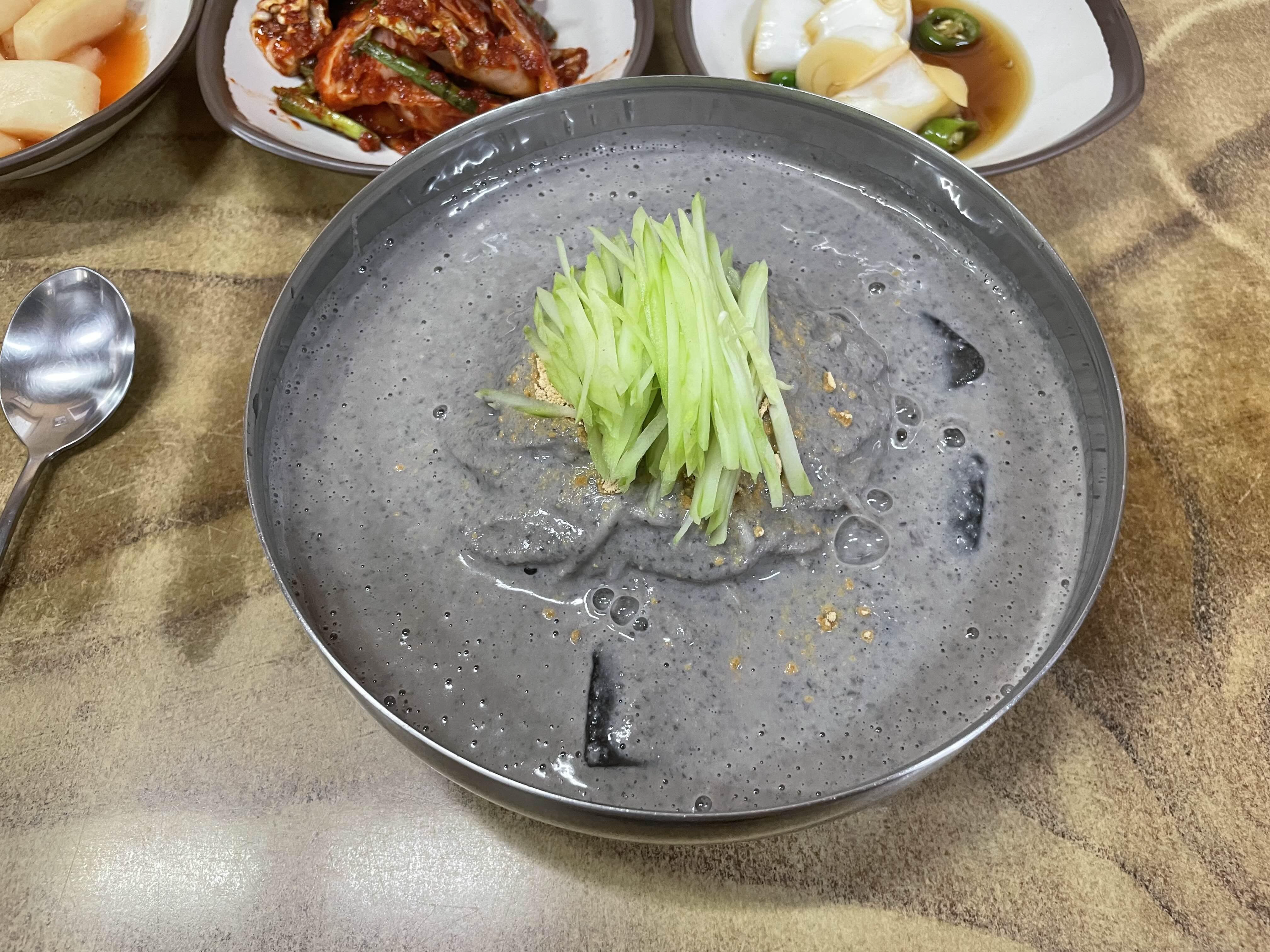 검은콩국수