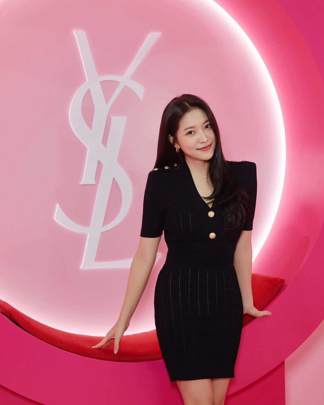  레드밸벳 예리 입생로랑뷰티팝업 매장 오픈기념 사진들