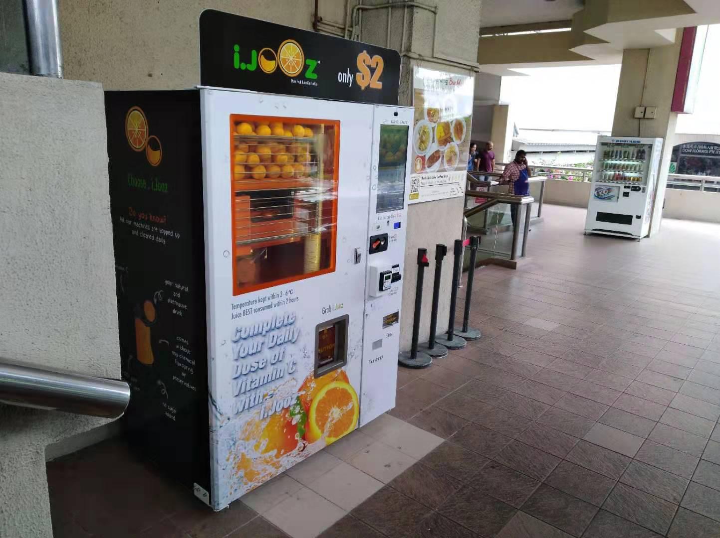 싱가포르 오렌지 생과일주스 자판기
