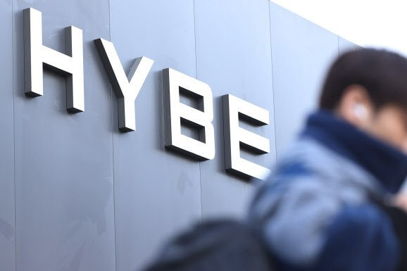 하이브 압수수색 관련 방시혁 4000억 의혹 그래픽 이미지