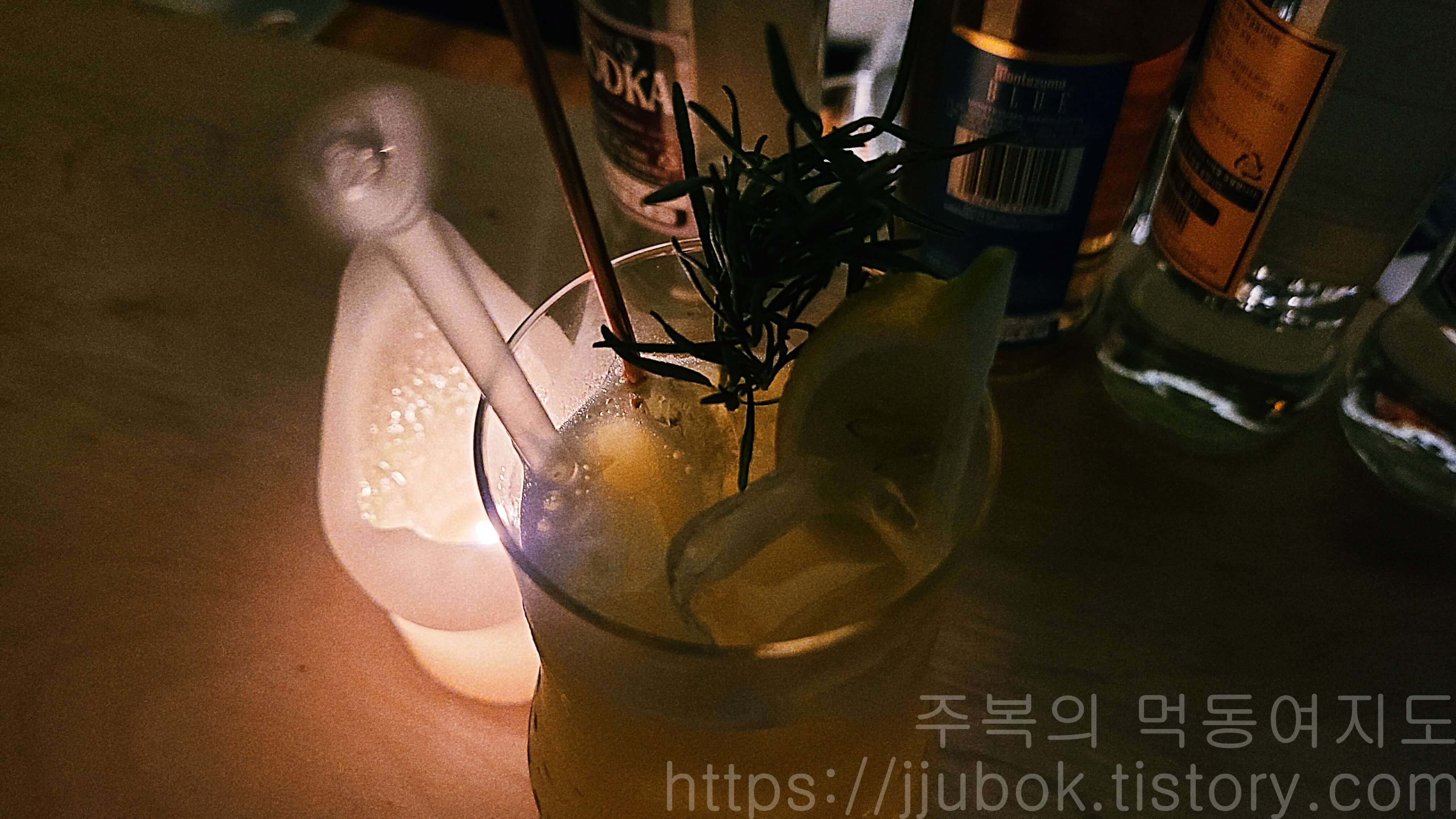 AX7-준-벅-June-Bug