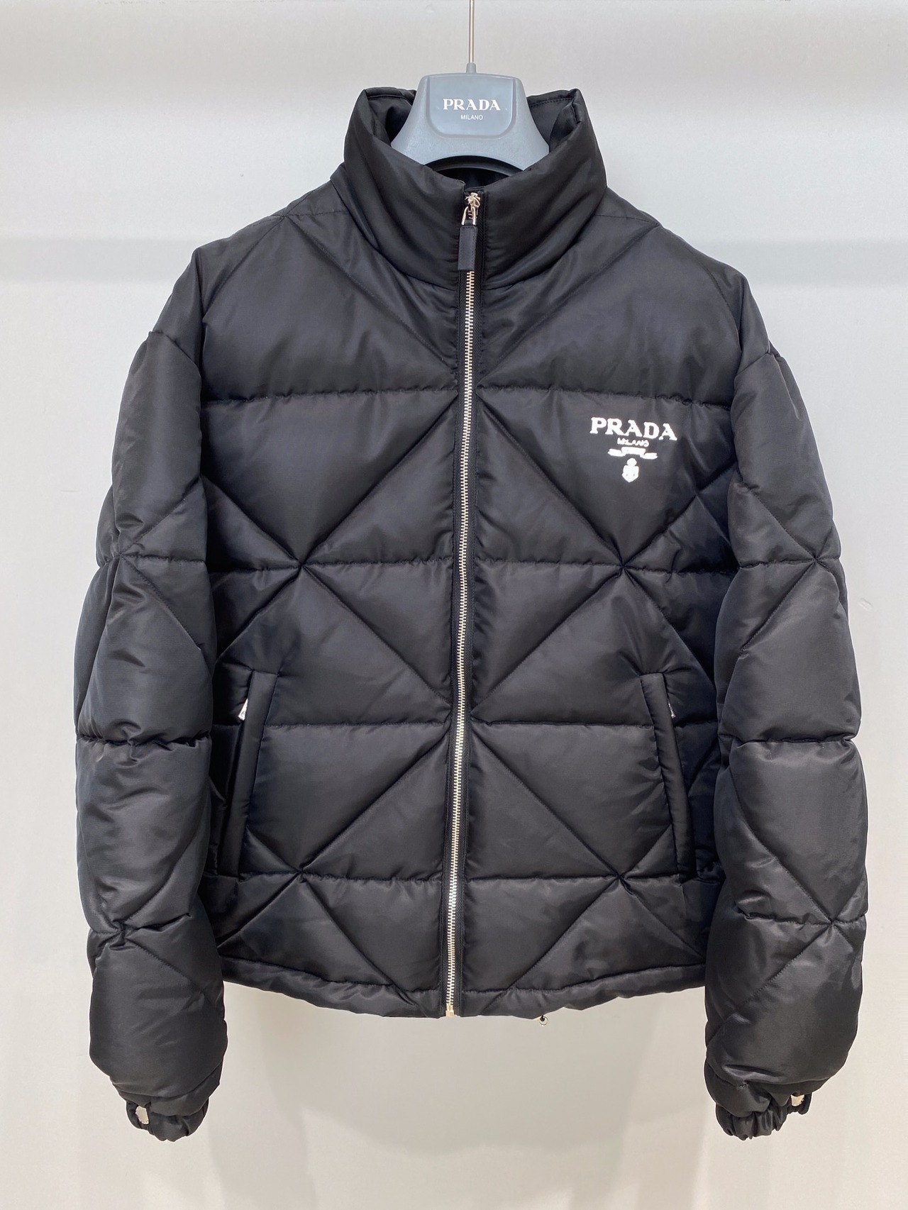  [PRADA] 프라다 리나일론 다운 패딩 자켓 SGB803_1WQ8_F0002_S_202 (2 COLOR)