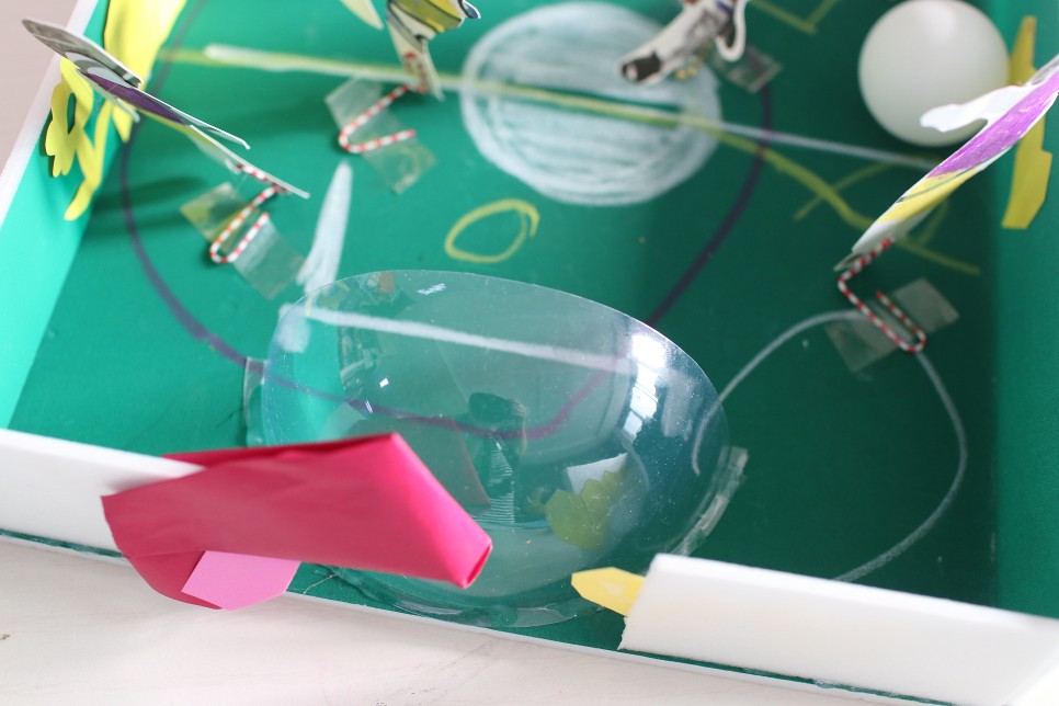 눈에 띄게 향상된 손끝과 창의력 유아 방문 미술 6개월째에 9