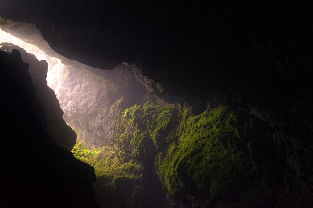 'cave'