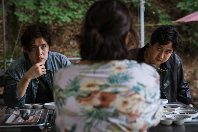 캐릭터 관계 충돌 연출 예시