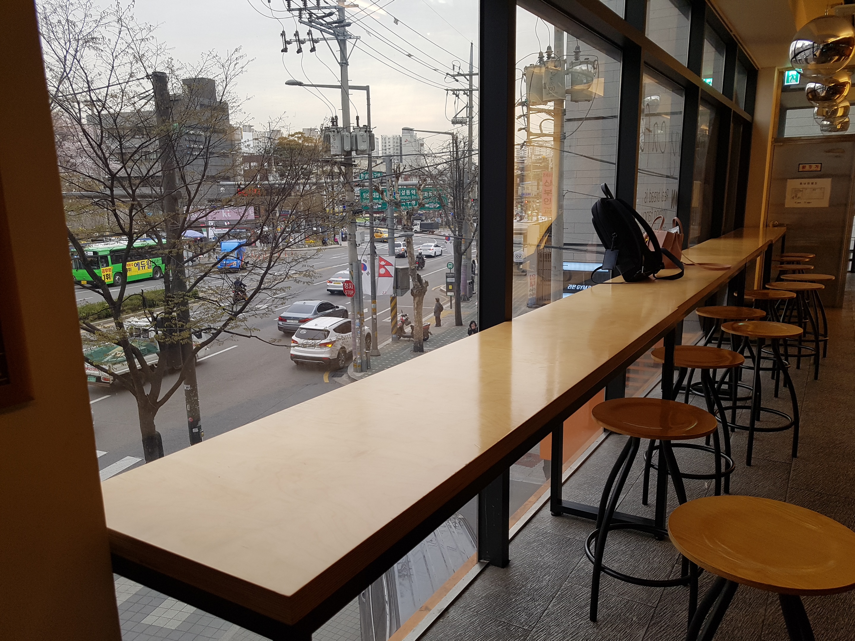 2층 제과점 이미지
