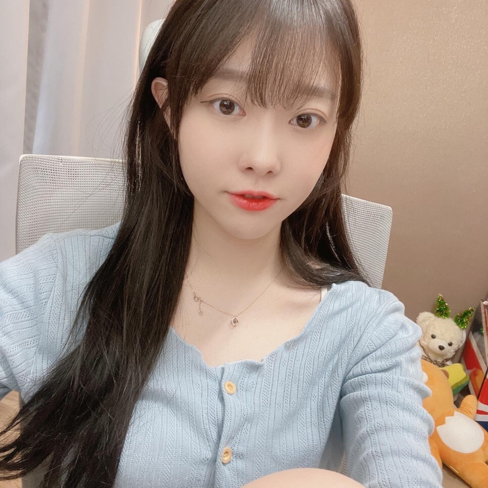  아프리카TV BJ 토끼예나, 활동에 대한 고충 털어놓으며 개인방송 중 눈물 흘려