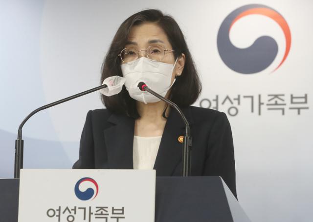  윤석열 맞춤 답안 만들었는데.. "폐지안이나 마련해라" 역풍 맞은 여가부