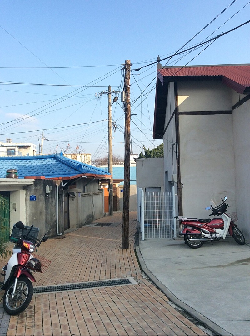  충남 공주 유일의 나무 전봇대