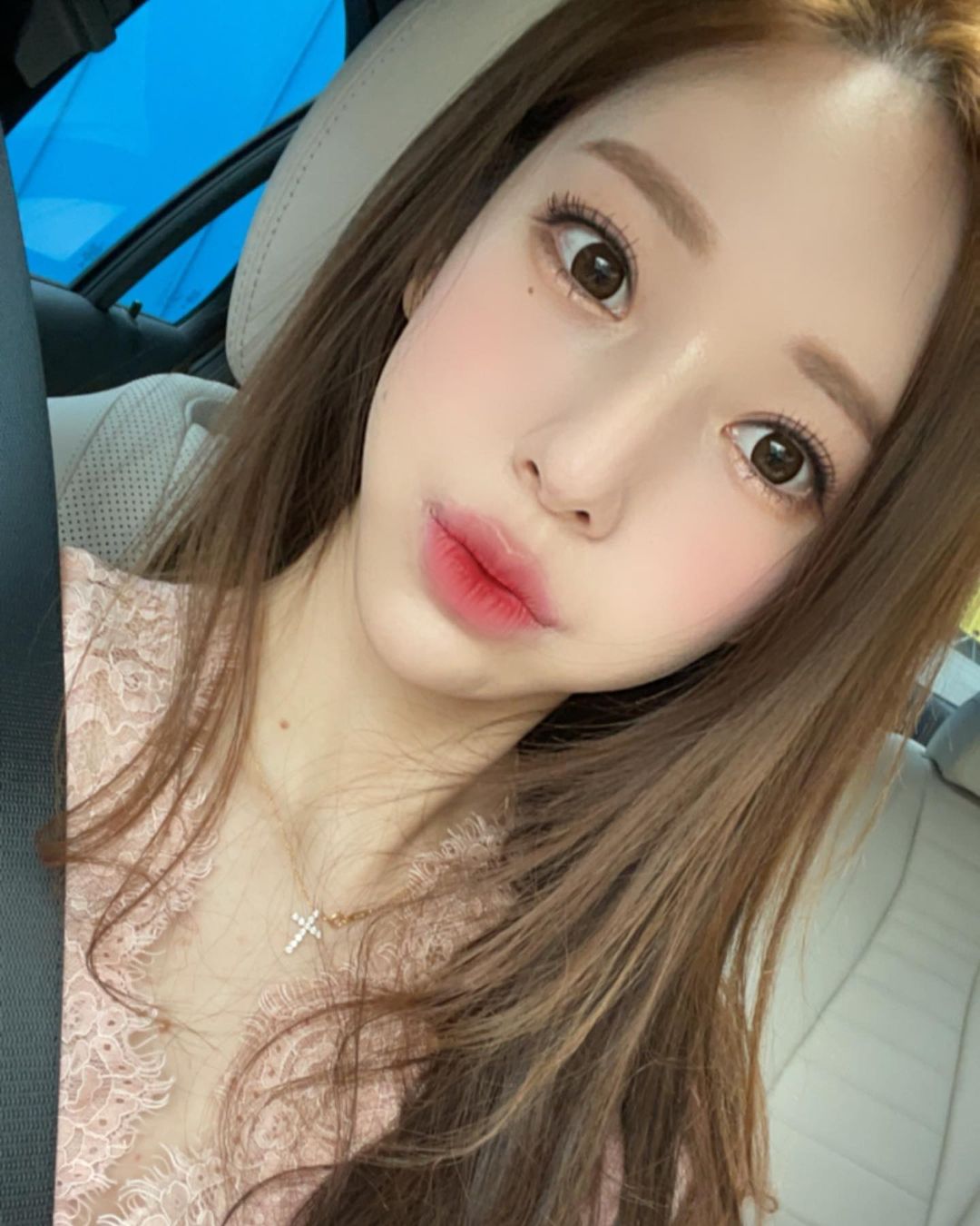 웹툰 여신강림 야옹이 작가 근접 셀카 인스타그램 사진 움짤 모음