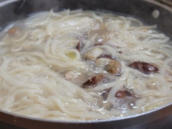 바지락 칼국수