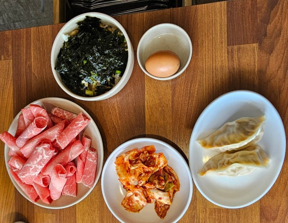 얼큰샤브샤브칼국수 이미지