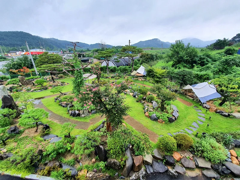 2층에서 본 야외정원