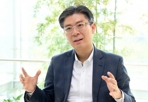  쓰레기 일자리 주장한 조정훈 의원