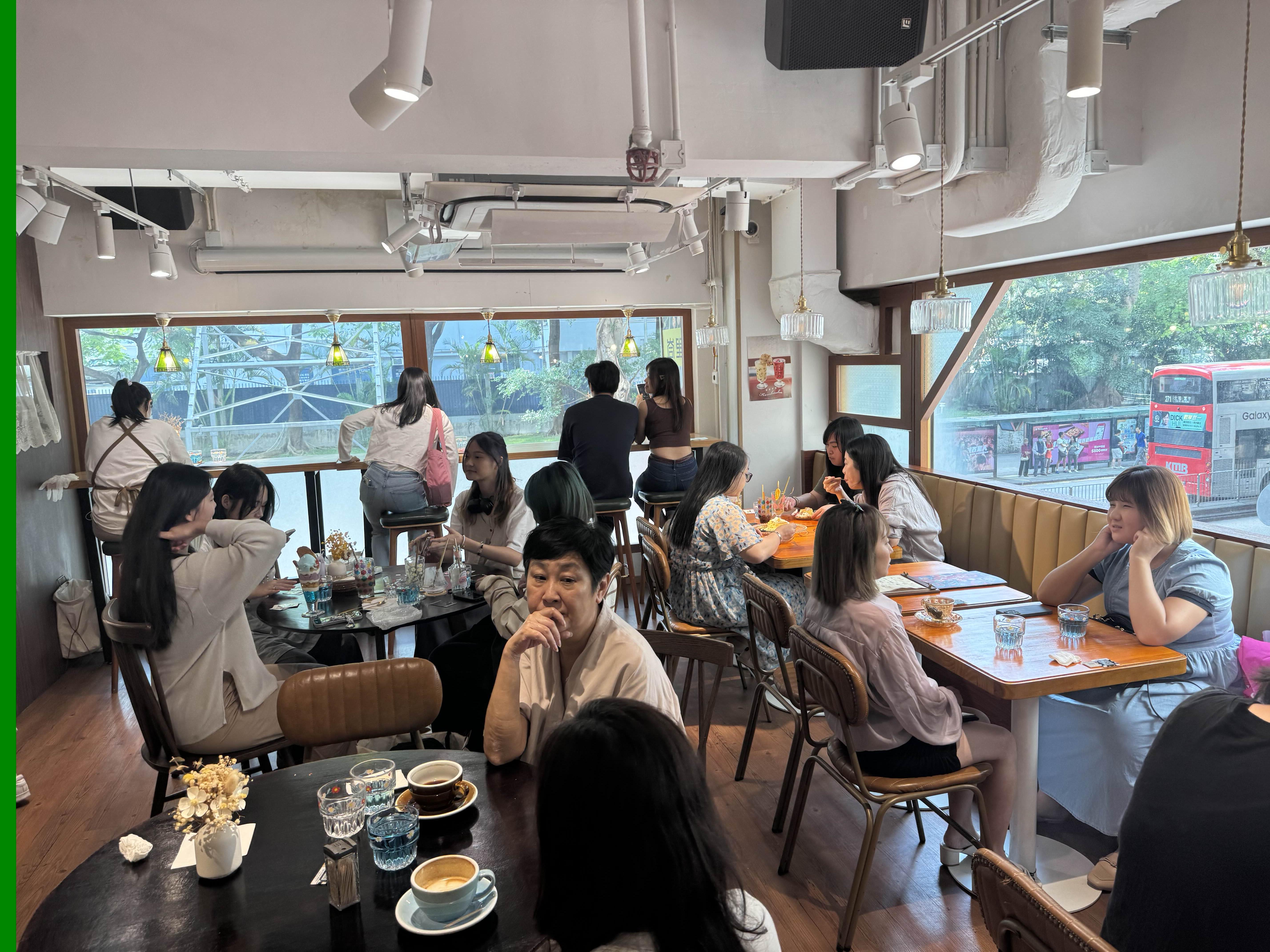   Grandmama Cafe - 귀여움이 가득한 카페에서의 달콤한 휴식 