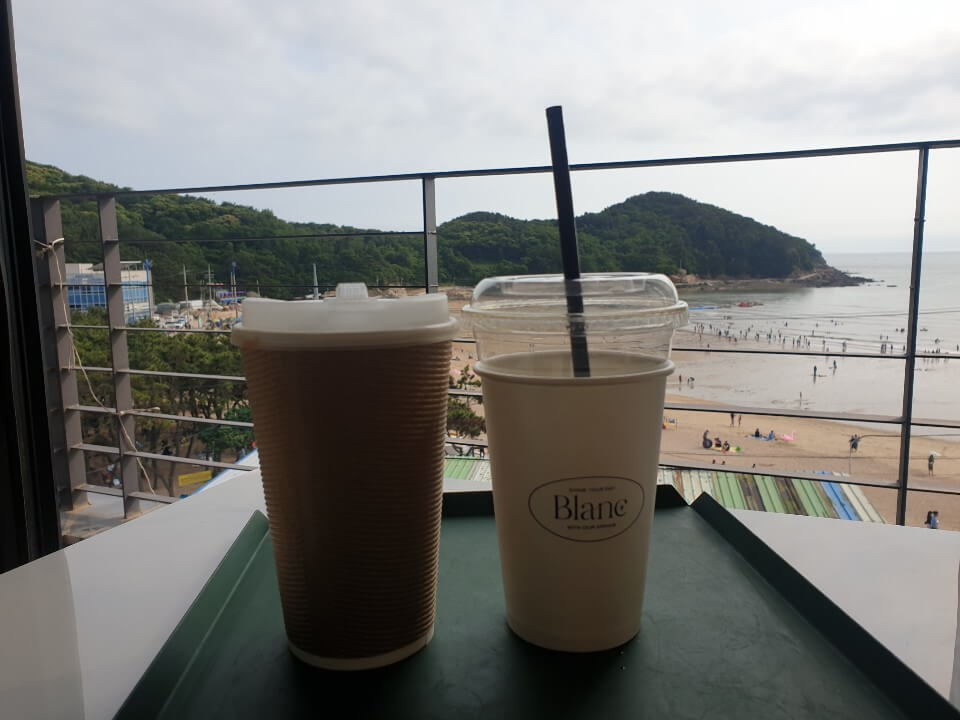을왕리-카페-블랑-4층-창가자리-커피
