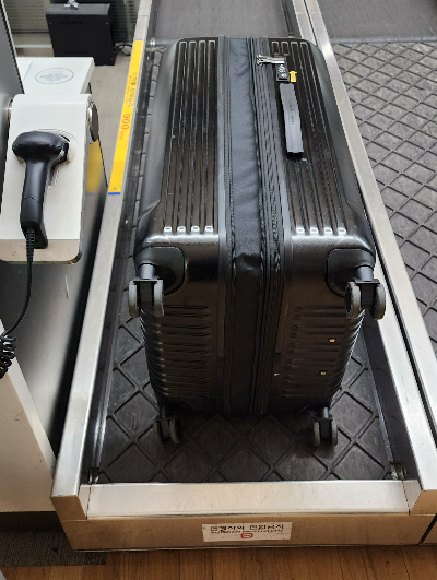 공항 수하물 고객 캐리어