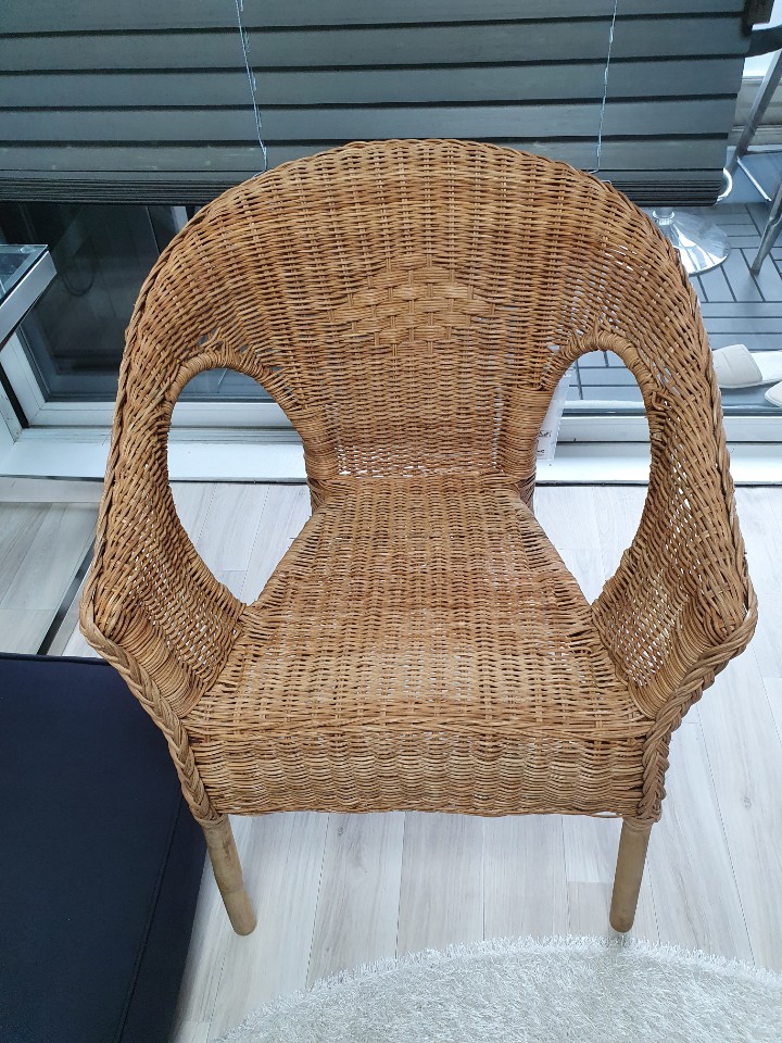  라탄의자, 이케아 아겐(AGEN)과 천연 양털모피(LUDDE)