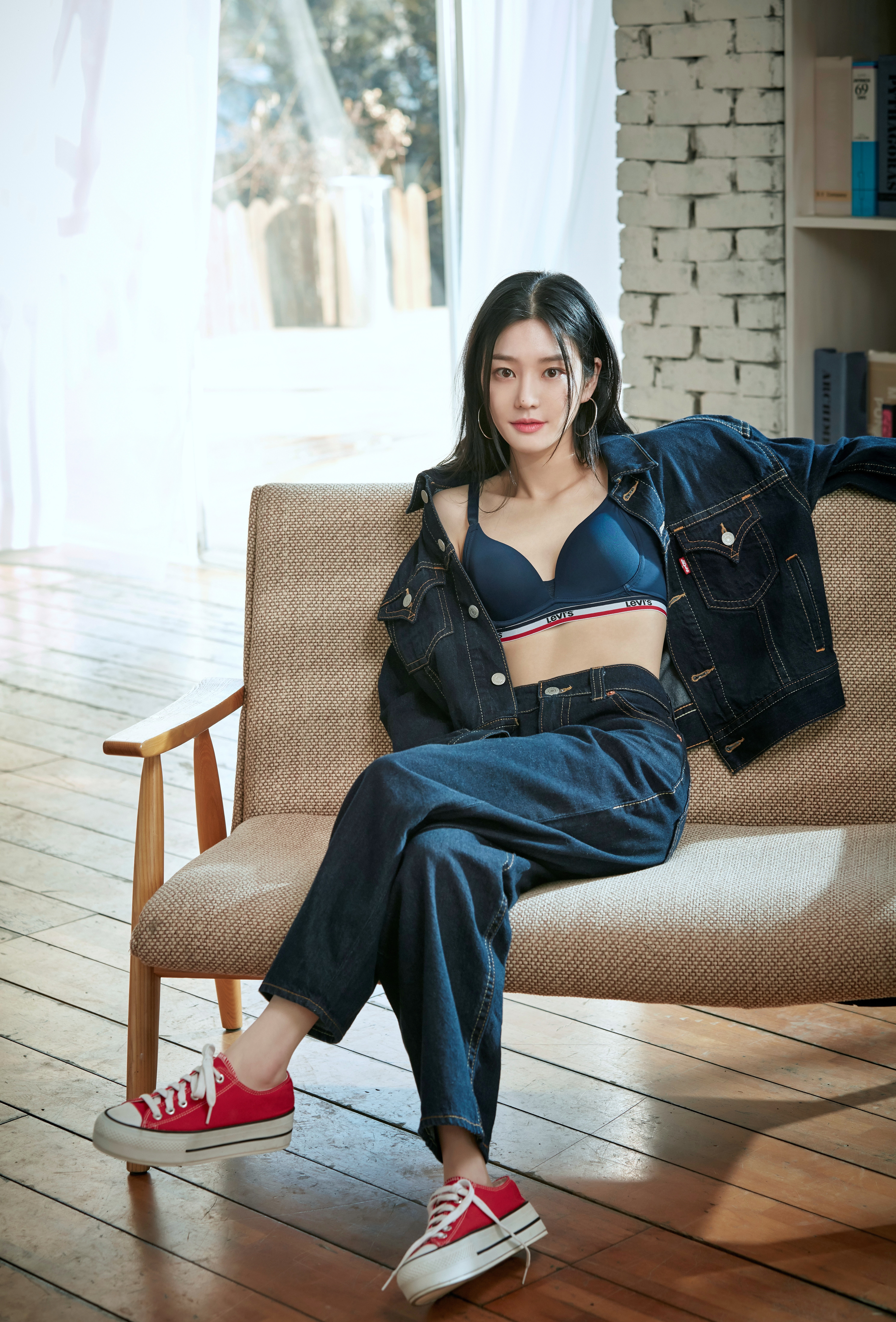  이유비 리바이스 바디웨어 쿨 하이커버 고화질 화보 사진