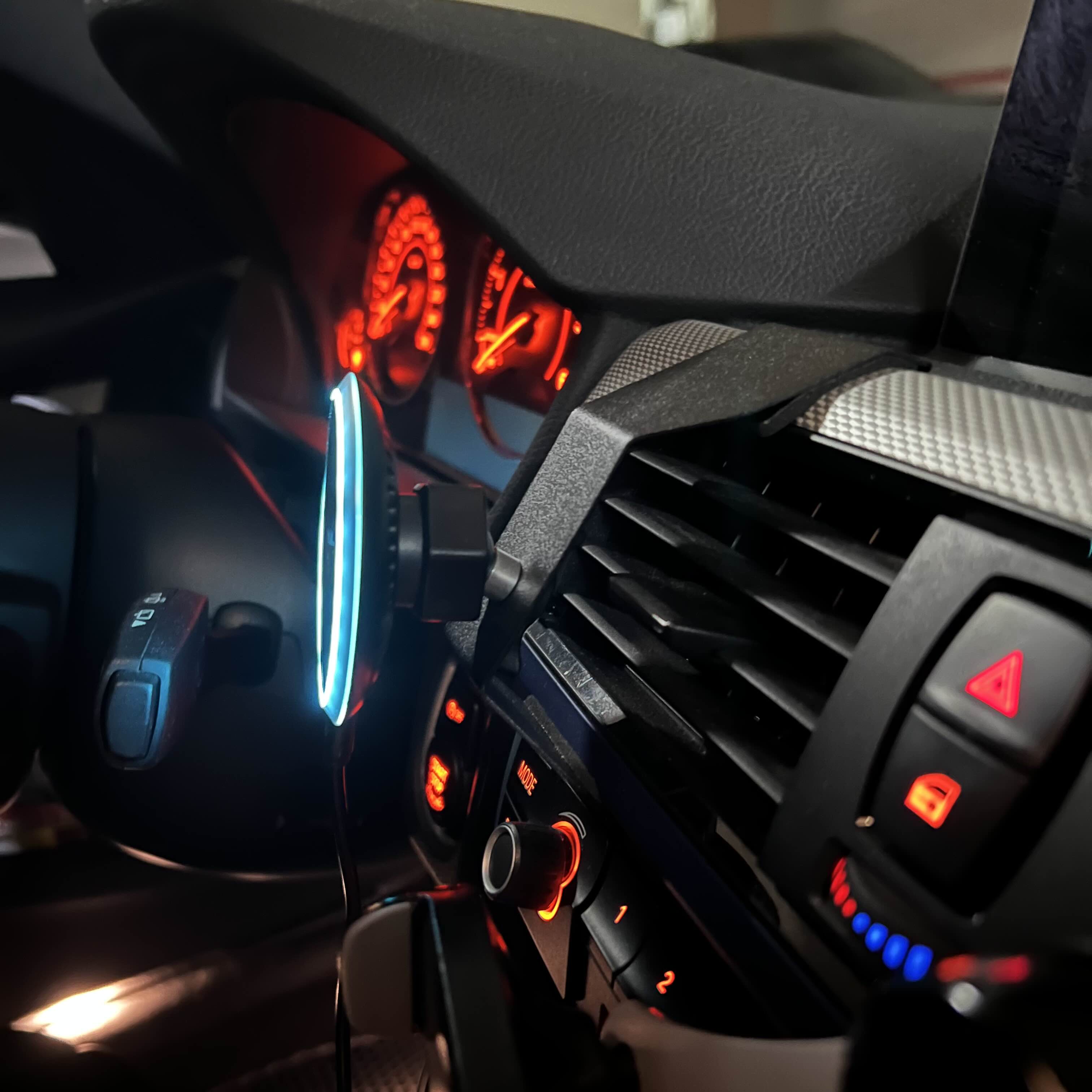  BMW 무선충전기 거치대 추천 제품 (리얼핏)  (3, 4시리즈 호환가능),