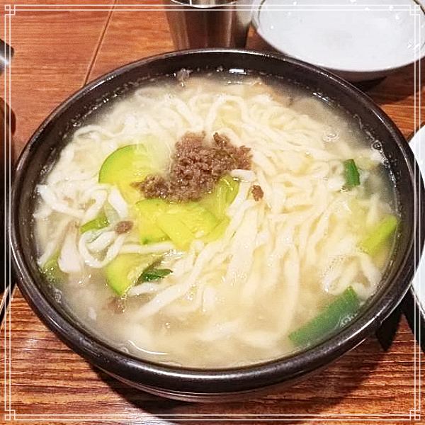  놀토, 놀라운 토요일 신림, 신원시장 272회 제로베이스원, 성한빈, 김지웅, 석매튜 쫄깃한 면발, 채수로 맛을 내 깔끔한 국물, 칼국수 국내산 삼겹 보쌈 맛집 위치