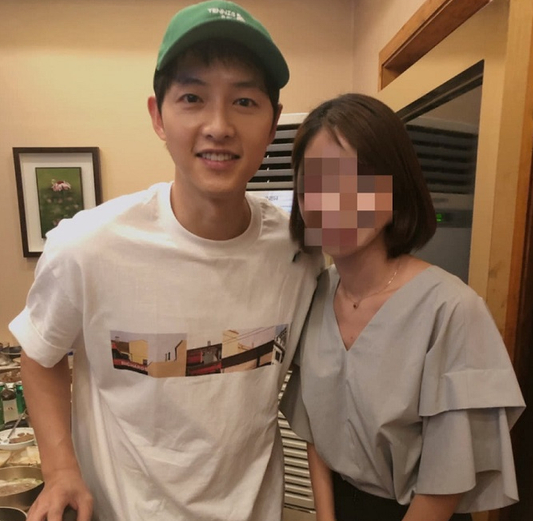  배우 송중기 이번엔 진짜 열애중 '상대 여성은 누구?'