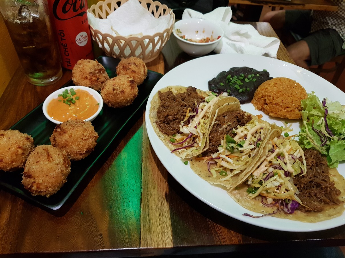 호치민 1군 멕시칸 음식 맛집 La Fiesta! - 푸짐한 저녁식사