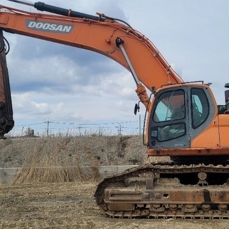  굴삭기 두산 DOOSAN Dx520LC모델 2011년식 8100만원 판매합니다.