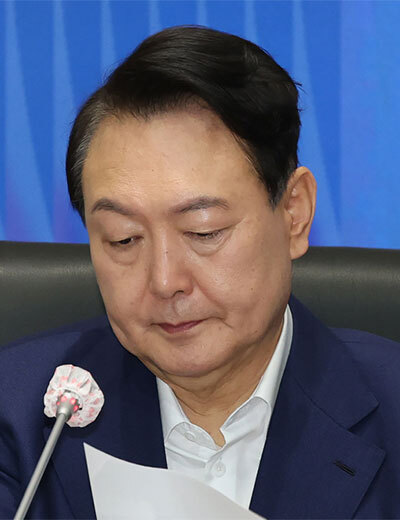  취임 후 첫 30% 붕괴..휴가 떠나는 尹, 지지율 반전 계기될까
