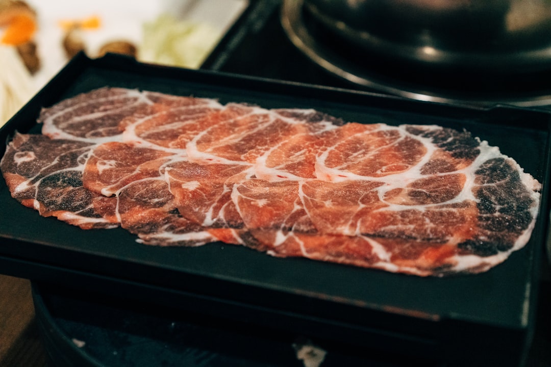 The most important noun in 집에서 육회 만드는 법 is meat.