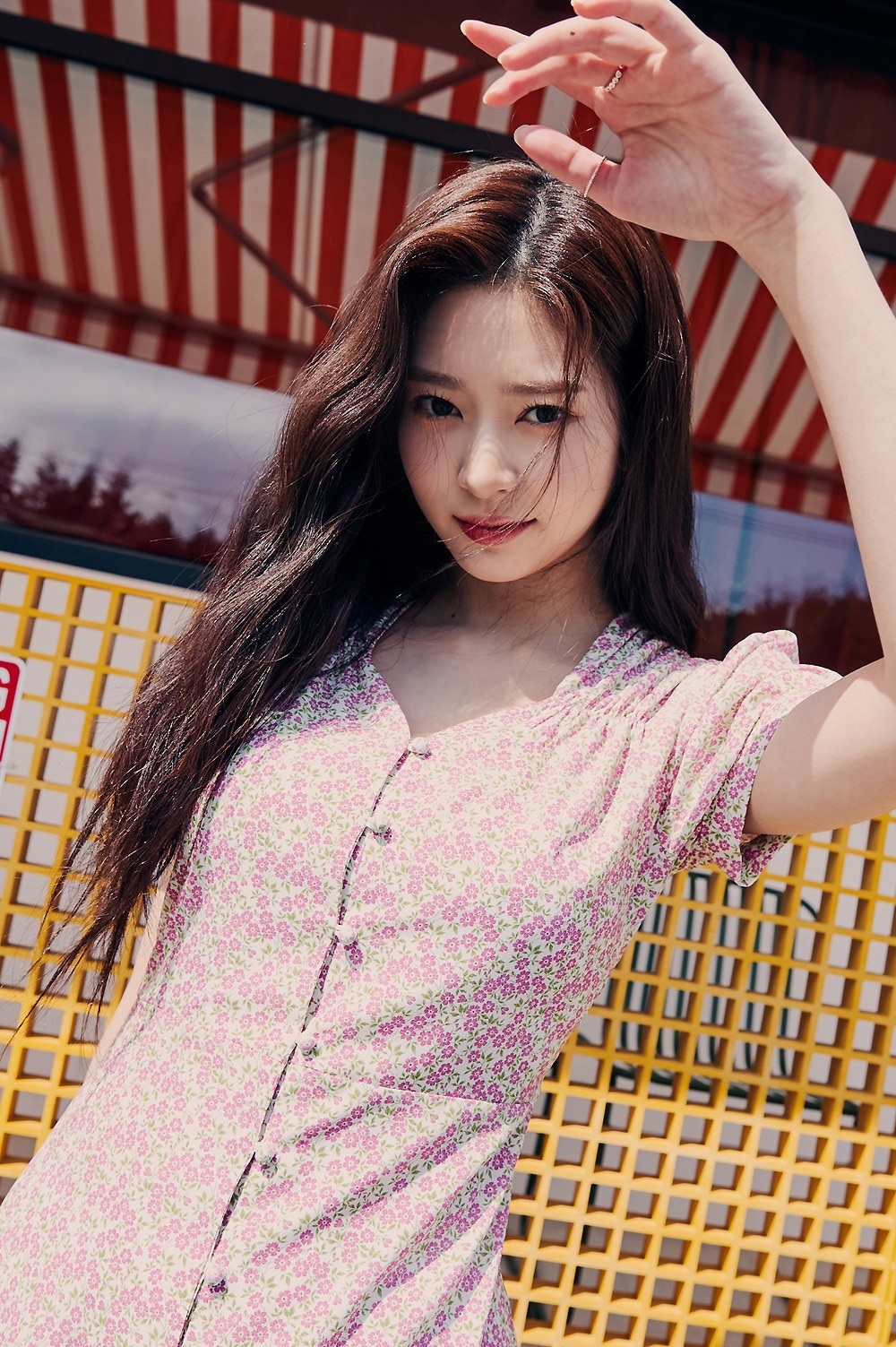  김민주 시원한 여름 스타일링 시티브리즈 화보 - 2