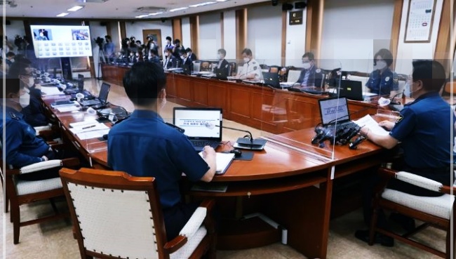  경찰, 드라이브 스루집회 원천봉쇄 (feat. 보수단체는 행정소송 대응)