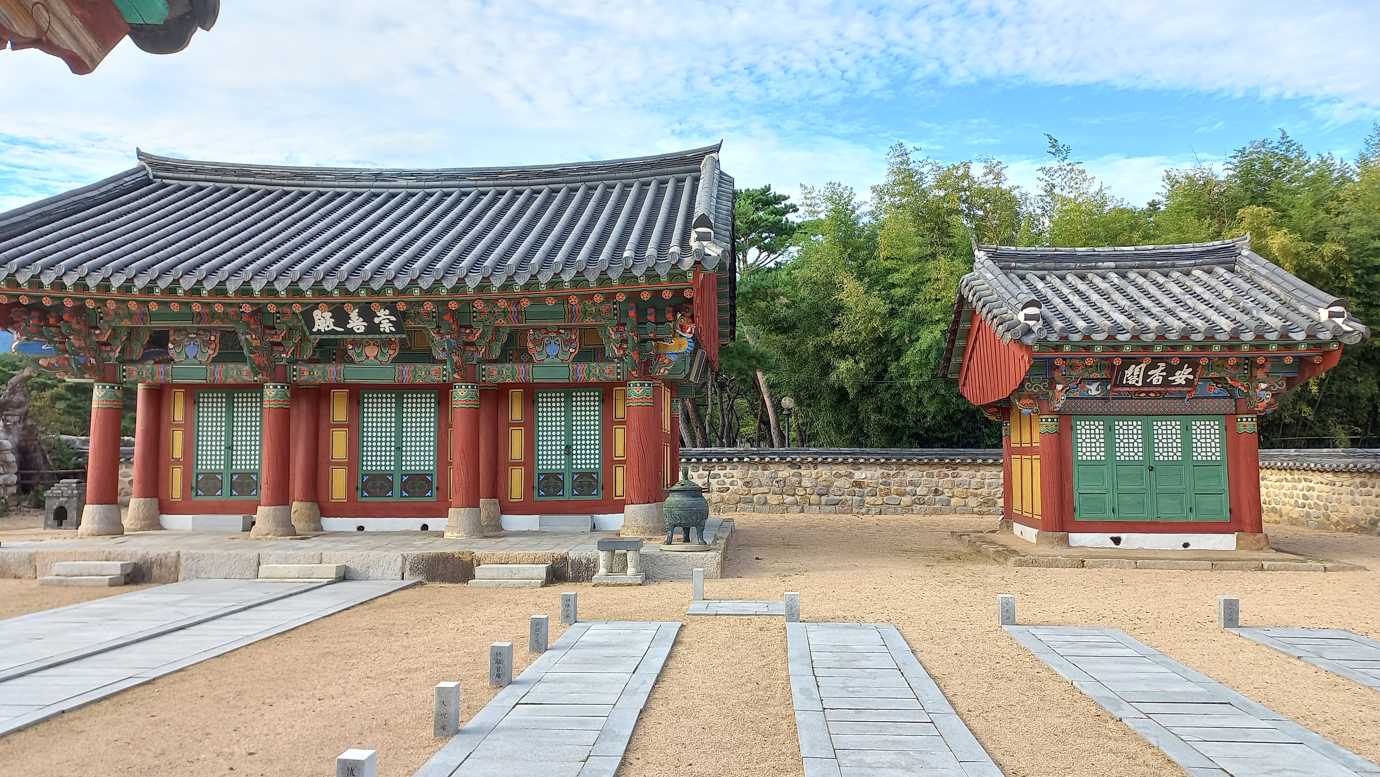 김해 가볼만한 곳, 김해 수로왕릉 - 휴식같은 여행으로의 초대 이미지
