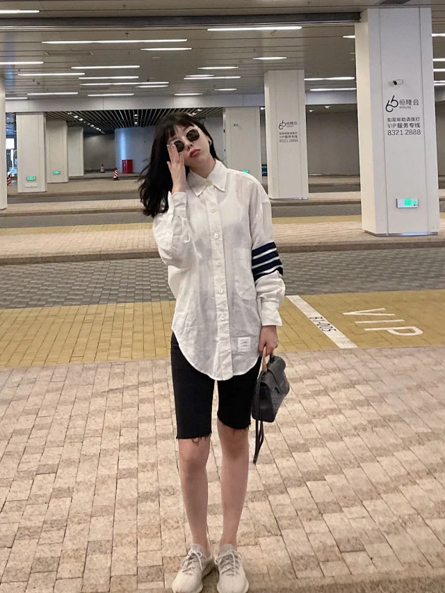  [THOM BROWNE] 톰브라운 사선완장 린넨 셔츠 FLL099B 04878 100