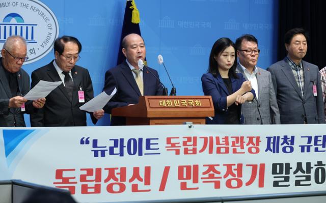 윤석열 여름휴가 도서목록 독립기념관 김형석 뉴라이트 샘물교회 디플로매트 김건희 세관마약사건