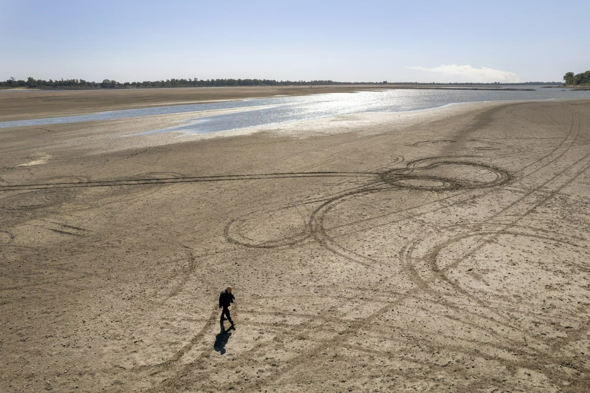 지난해 10월 극심한 가뭄으로 바닥이 드러난 미국 미시시피강.