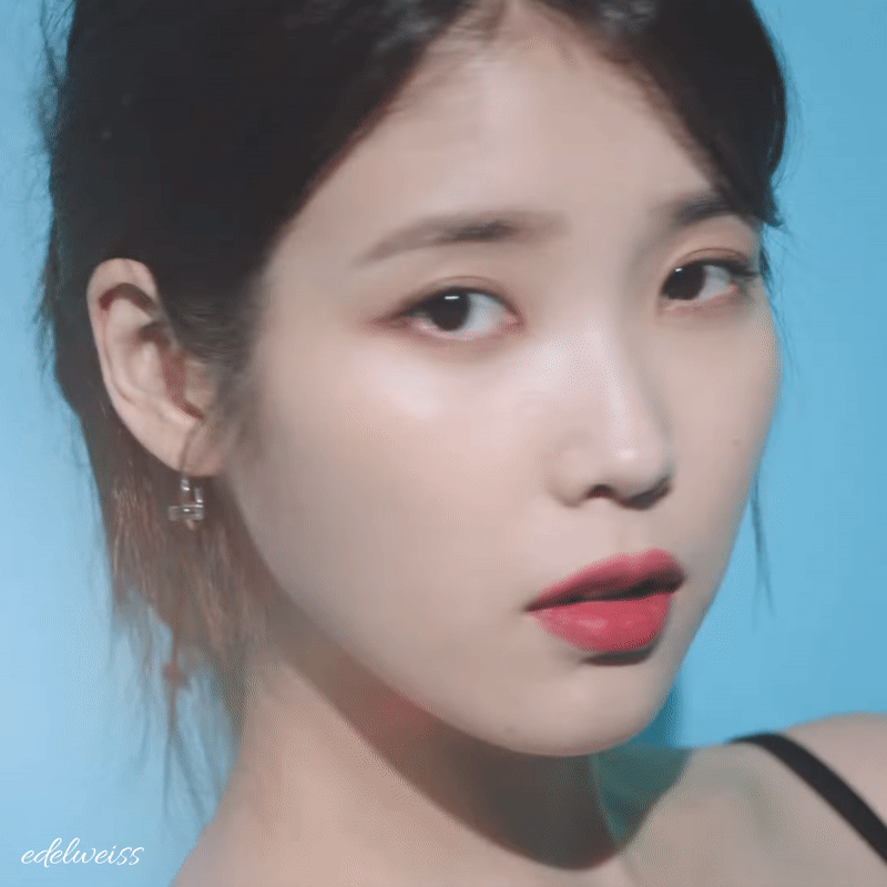  아이유 블랙야크 화보 촬영 움짤 5장