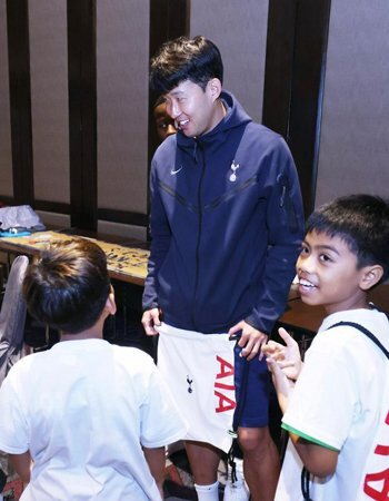  손흥민, 싱가포르 팬들 열광