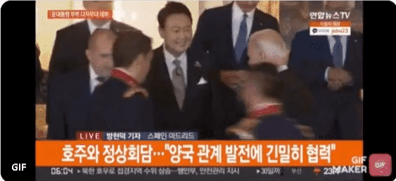 에휴   나라망신  개무시당하는굥_윤석열