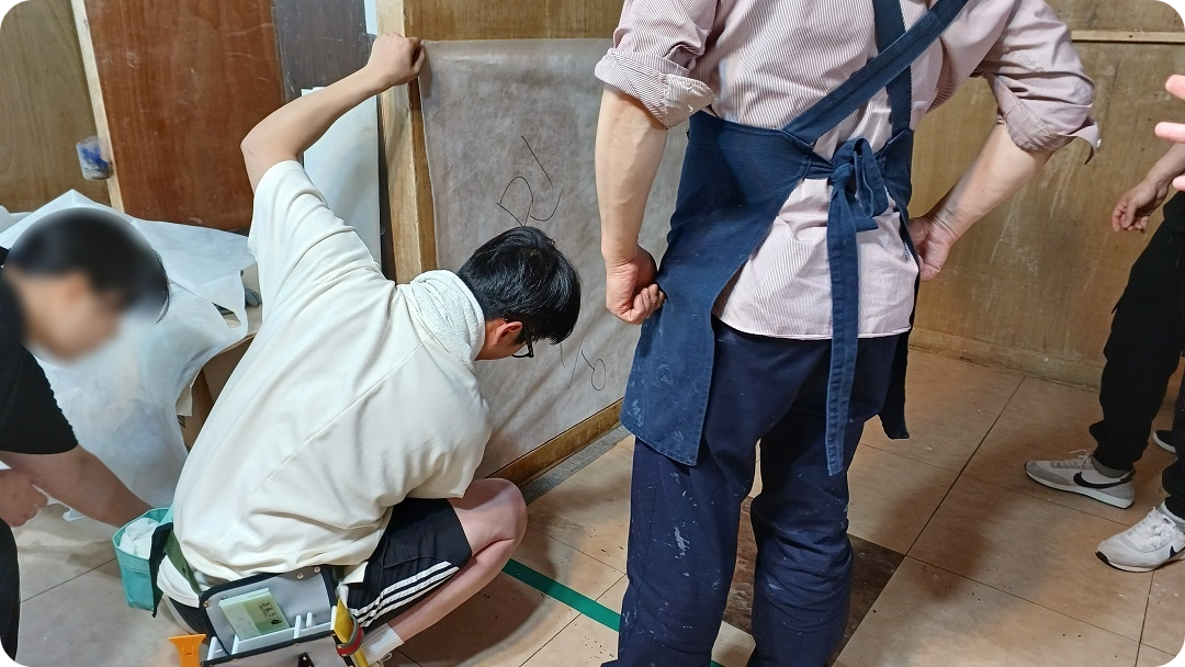 부직포-부착-중인-모습