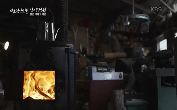 다큐 인사이트 - KBS인생정원 - 붉은 매화가 피면] 봄이면 가장 먼저, 그리고 가장 붉게 피어나는 강인한 소성의 매화.ts_20220818_205156.517.jpg