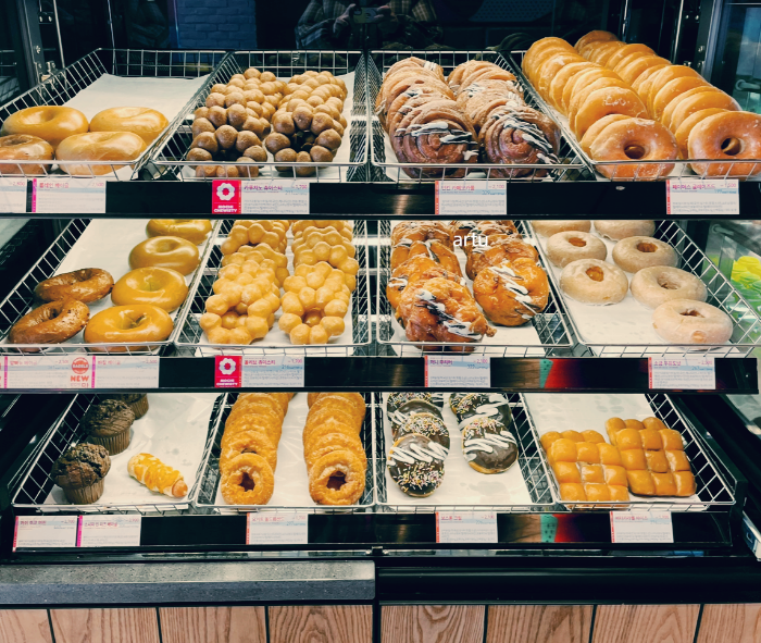 기흥휴게소 던킨에서 판매되는 도넛이 진열된 모습 2