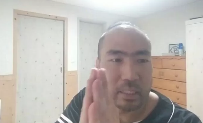  라이브 중 치킨 주문하다 '주소'노출해 강제로 제로투 춘 정상수