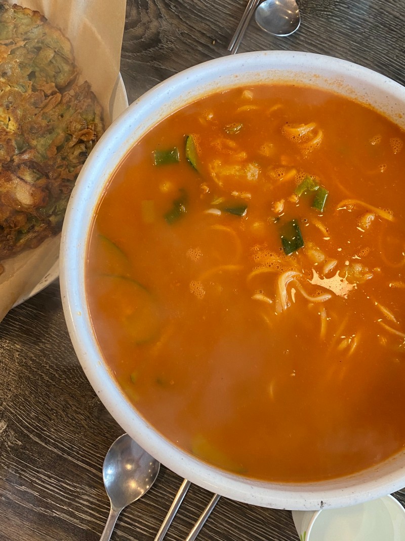 깐데기해물칼국수 이미지