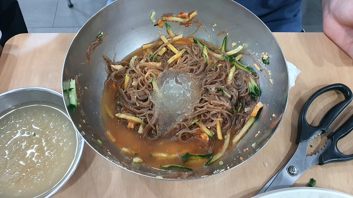 동아냉면 냉육수