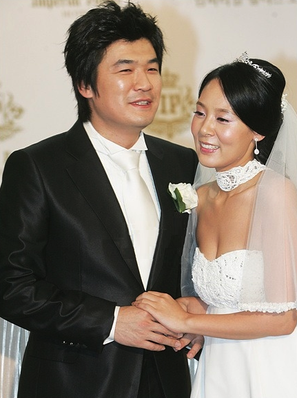  자살한 여배우 전미선의 결혼 사진