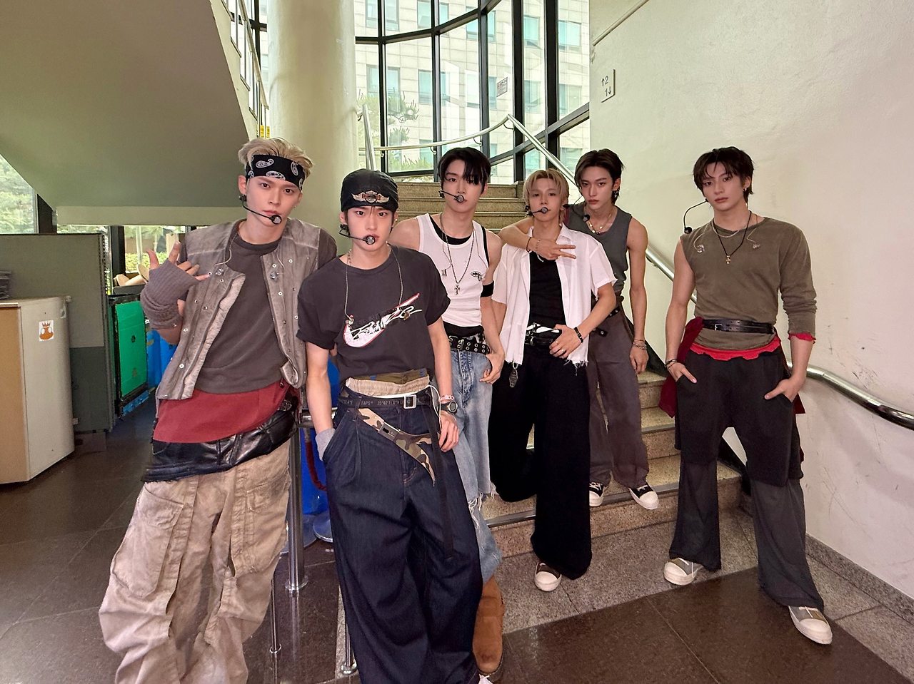 20250523뮤뱅트위터공계가족사진