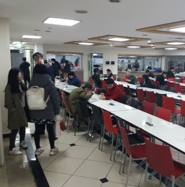  그저 따뜻한 밥 한 끼와 기도로 : 노량진 강남교회