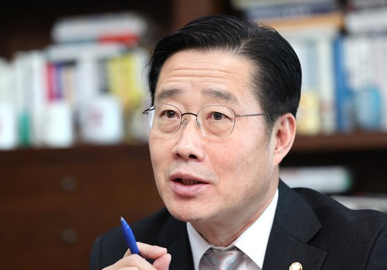  이태규 의원 고향 학력 재산 나이 프로필 - 인수위원직 사퇴(안철수 최측근)